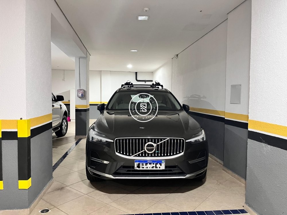 Apto mobiliado no corao da Meia Praia