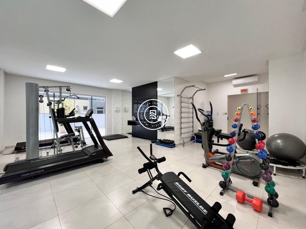 Apto mobiliado no corao da Meia Praia