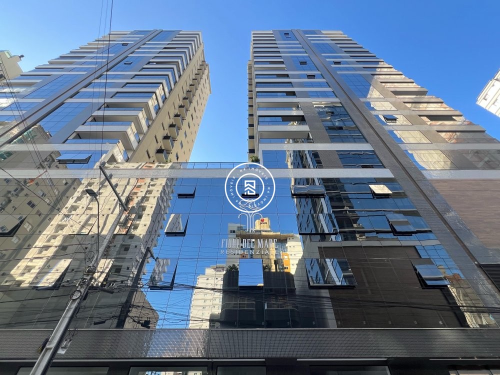 Apartamento novo na Meia Praia