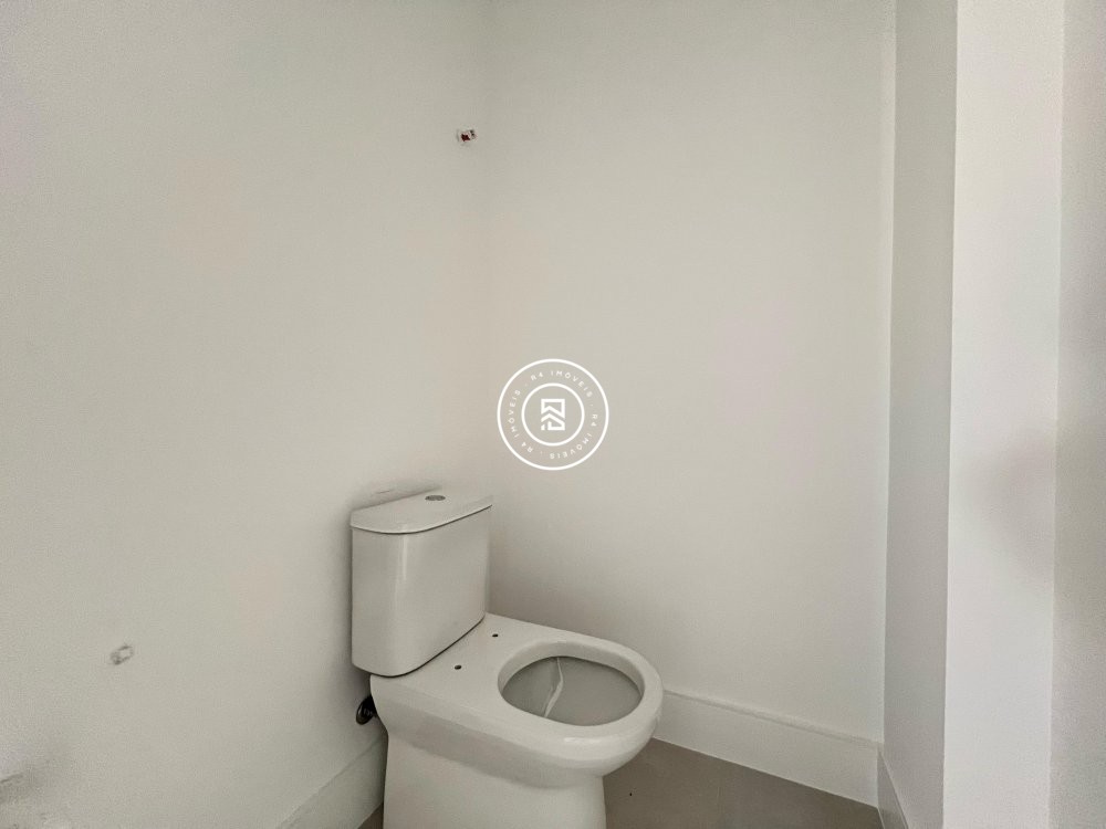 Apartamento novo na Meia Praia