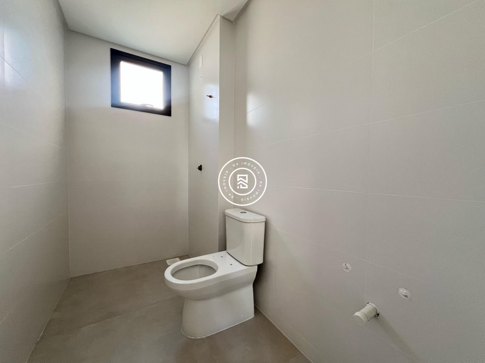 Apartamento novo na Meia Praia