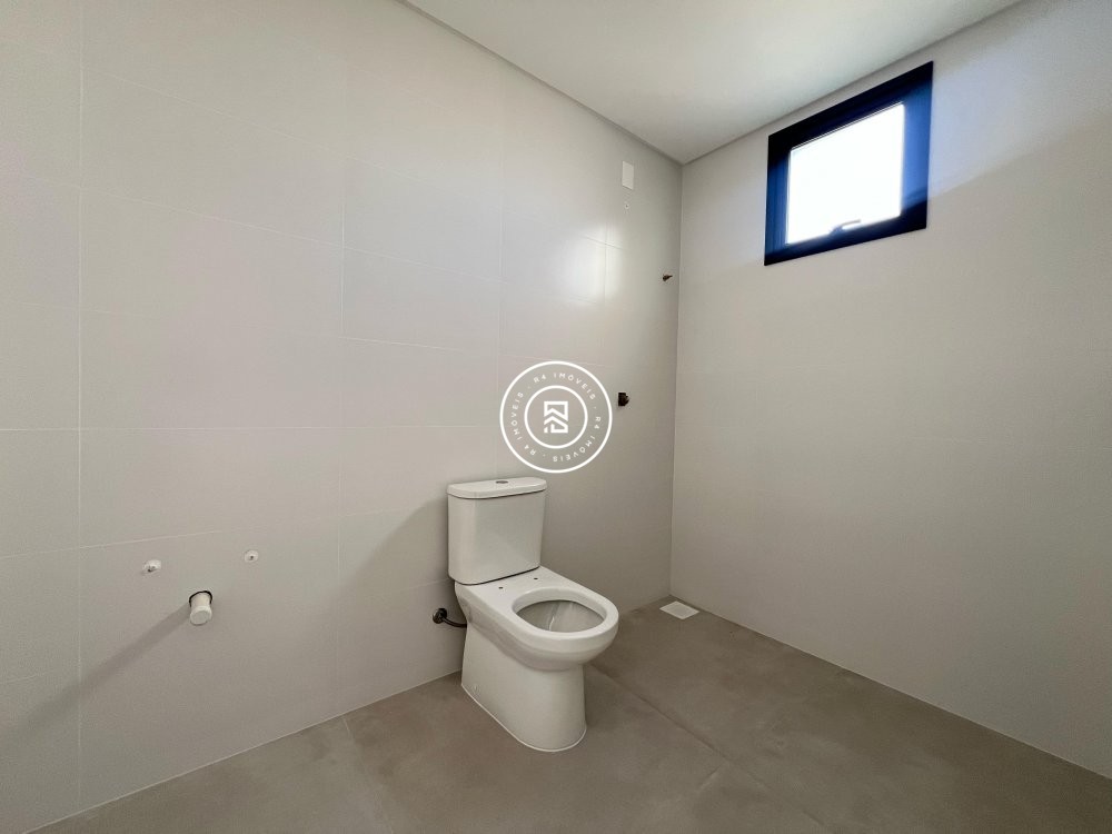 Apartamento novo na Meia Praia
