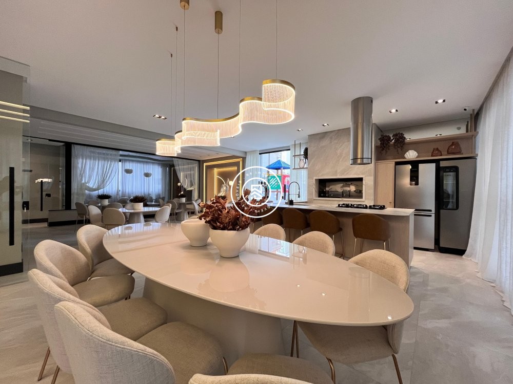 Apartamento novo na Meia Praia