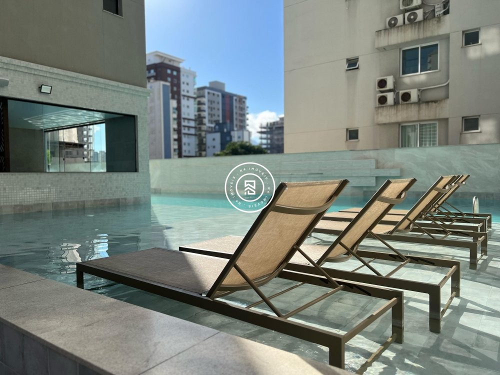 Apartamento novo na Meia Praia