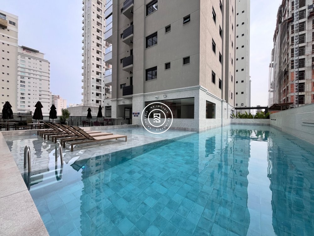 Apartamento novo na Meia Praia