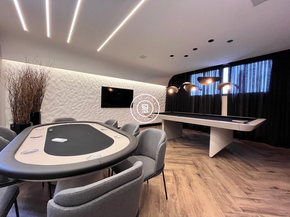 Apartamento novo na Meia Praia