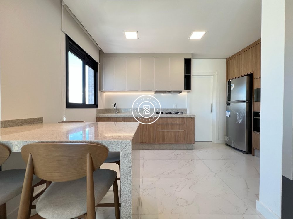 Apartamento novo no corao da Meia Praia