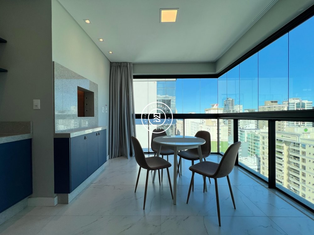 Apartamento novo no corao da Meia Praia