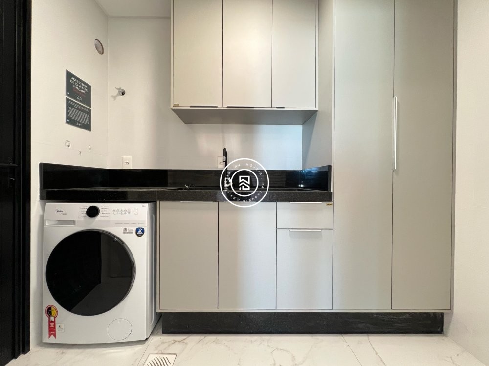 Apartamento novo no corao da Meia Praia