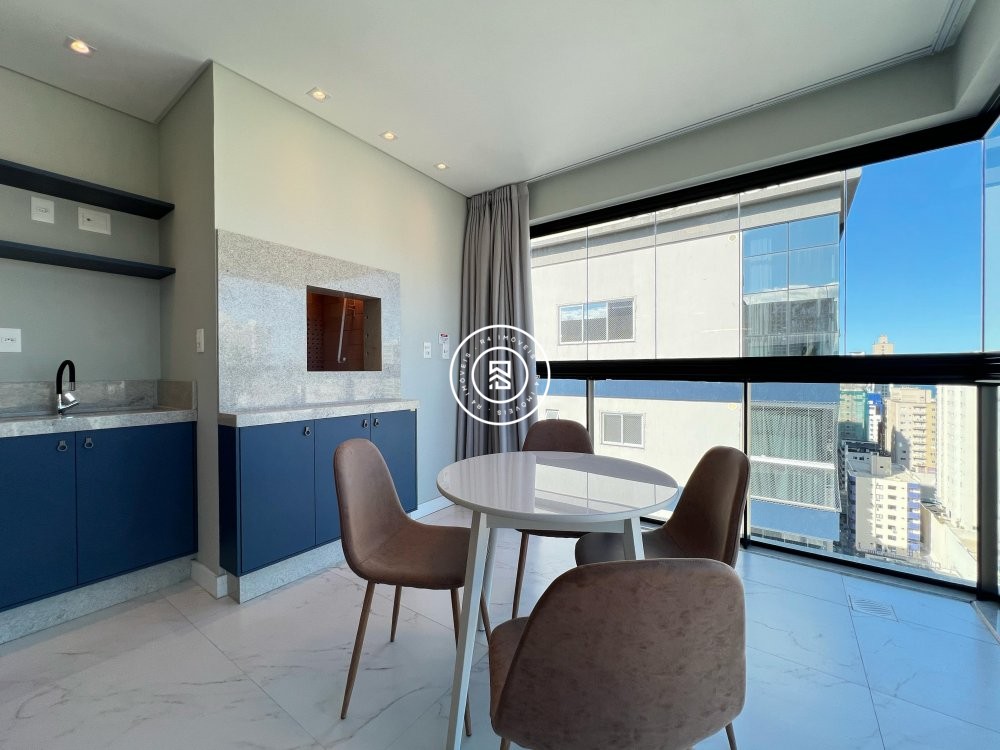 Apartamento novo no corao da Meia Praia