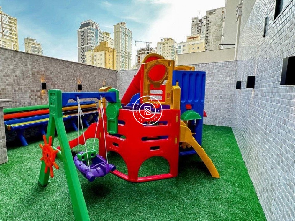 Apartamento novo no corao da Meia Praia