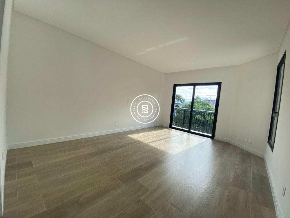 Casa de alto padro em condomnio residencial