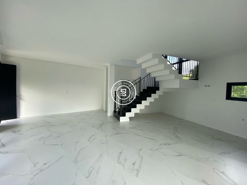 Casa de alto padro em condomnio residencial