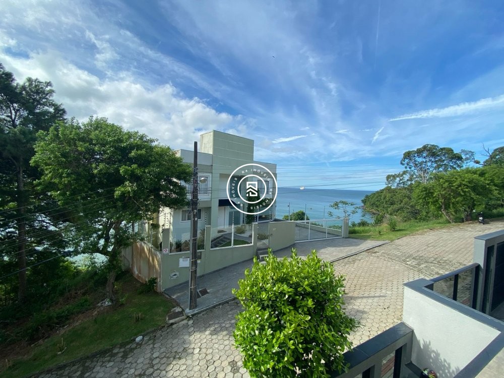 Casa de alto padro em condomnio residencial