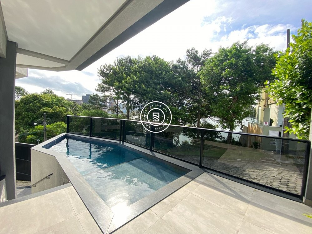 Casa de alto padro em condomnio residencial