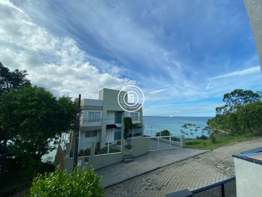 Casa de alto padro em condomnio residencial