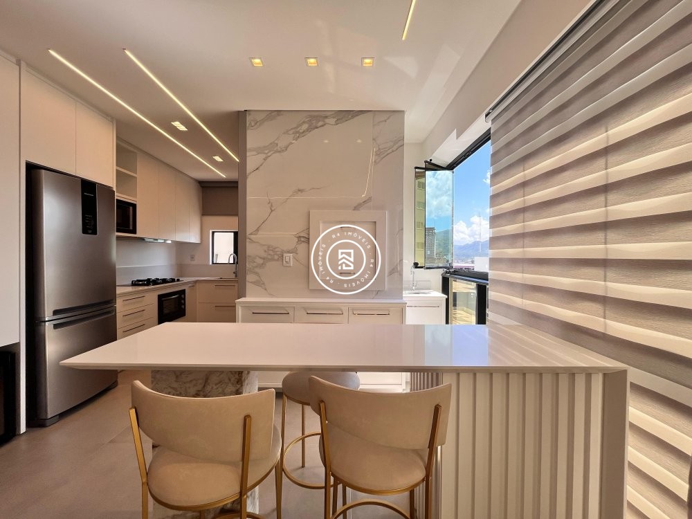 Apto finamente mobiliado na Meia Praia