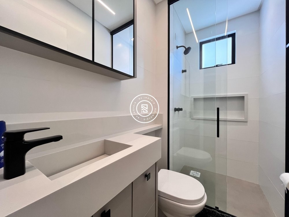 Apto finamente mobiliado na Meia Praia