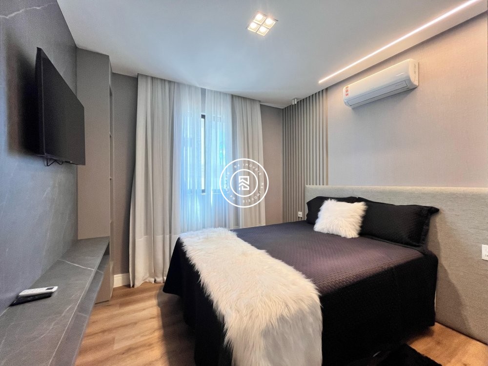 Apto finamente mobiliado na Meia Praia