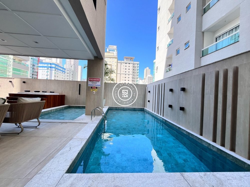 Apto finamente mobiliado na Meia Praia