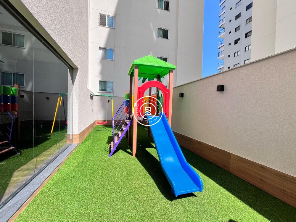 Apto finamente mobiliado na Meia Praia