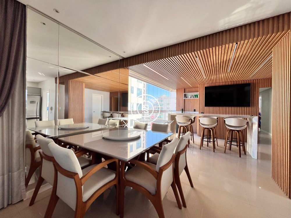 Apto na Meia Praia com moblia 