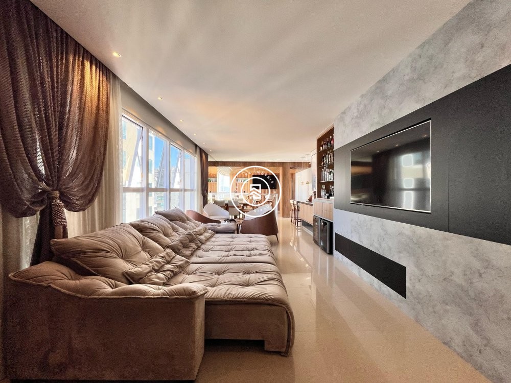 Apto na Meia Praia com moblia 