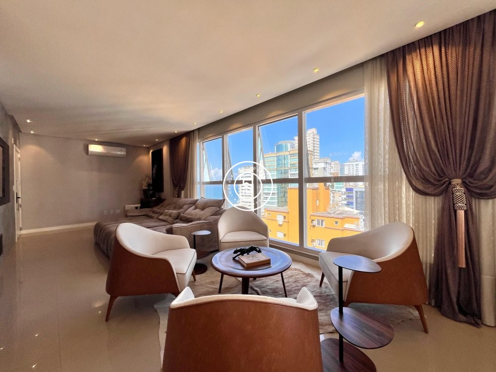 Apto na Meia Praia com moblia 