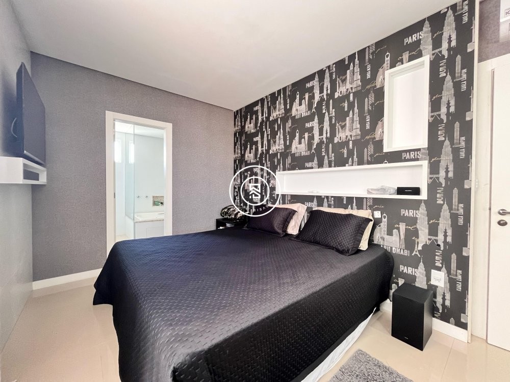 Apto na Meia Praia com moblia 