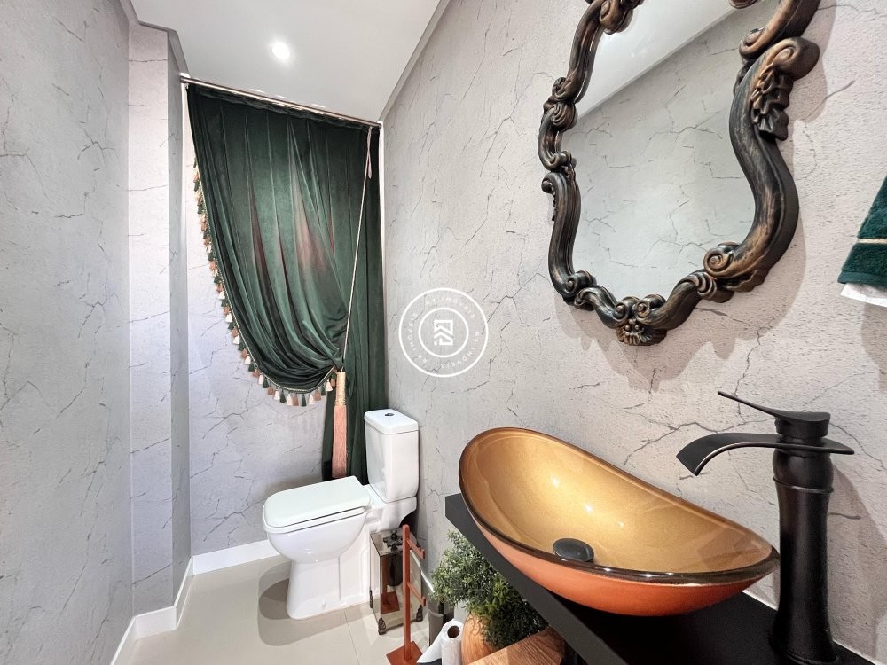 Apto na Meia Praia com moblia 