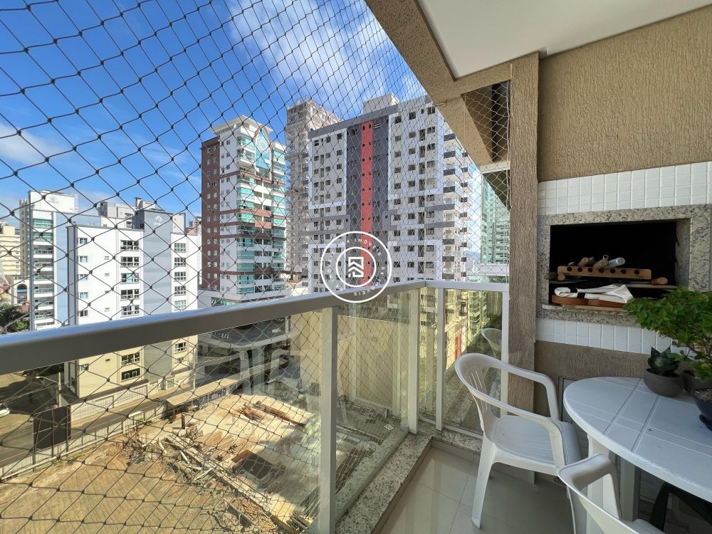 Apartamento mobiliado com 02 sutes