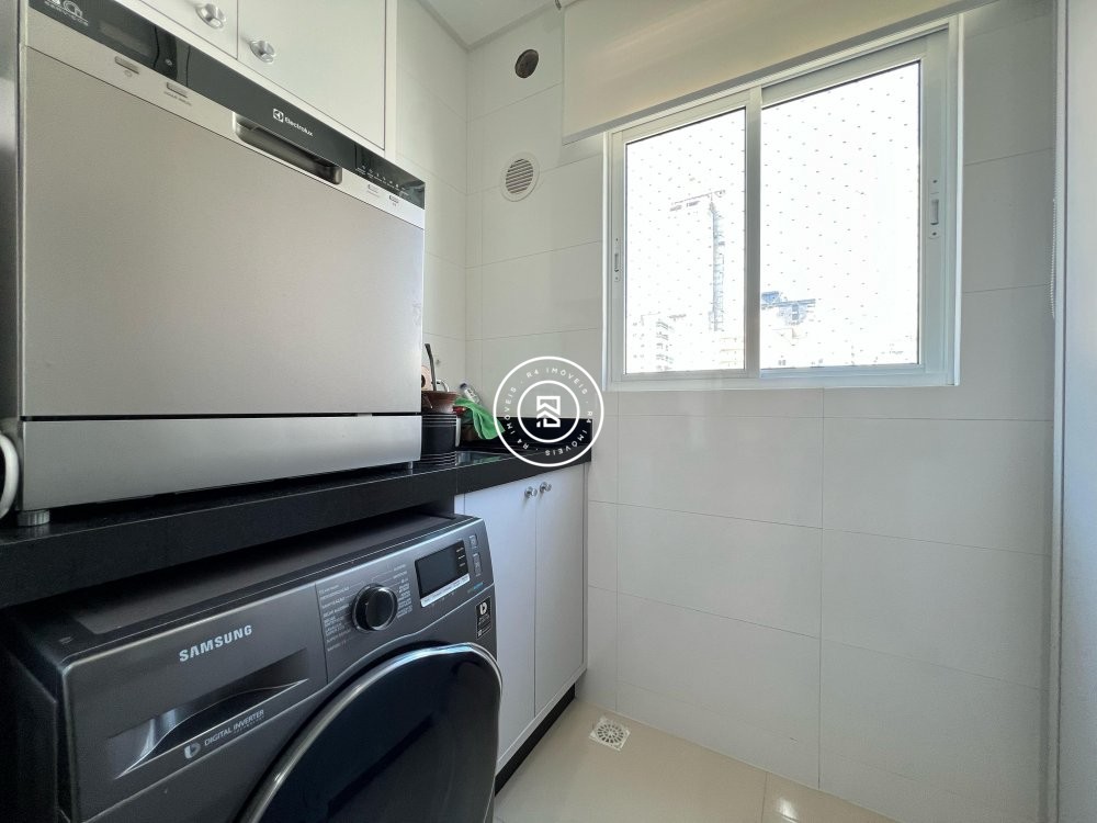 Apartamento mobiliado com 02 sutes