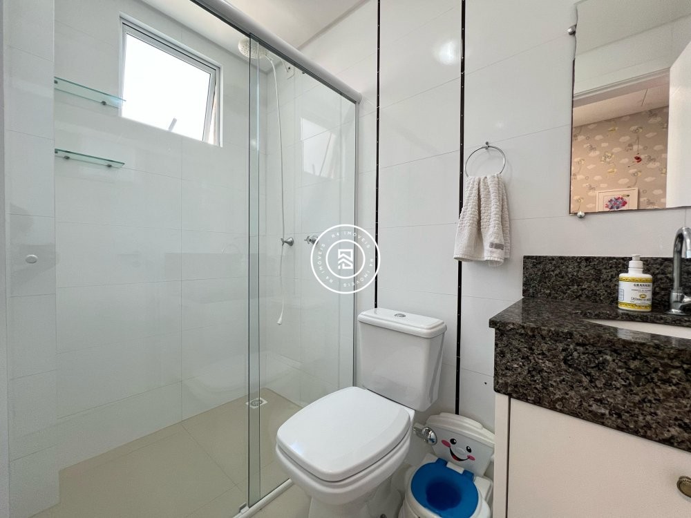 Apartamento mobiliado com 02 sutes