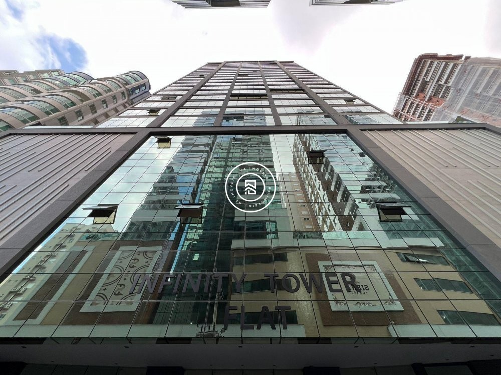 Flat finamente mobiliado na Meia Praia