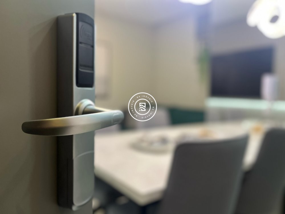 Flat finamente mobiliado na Meia Praia