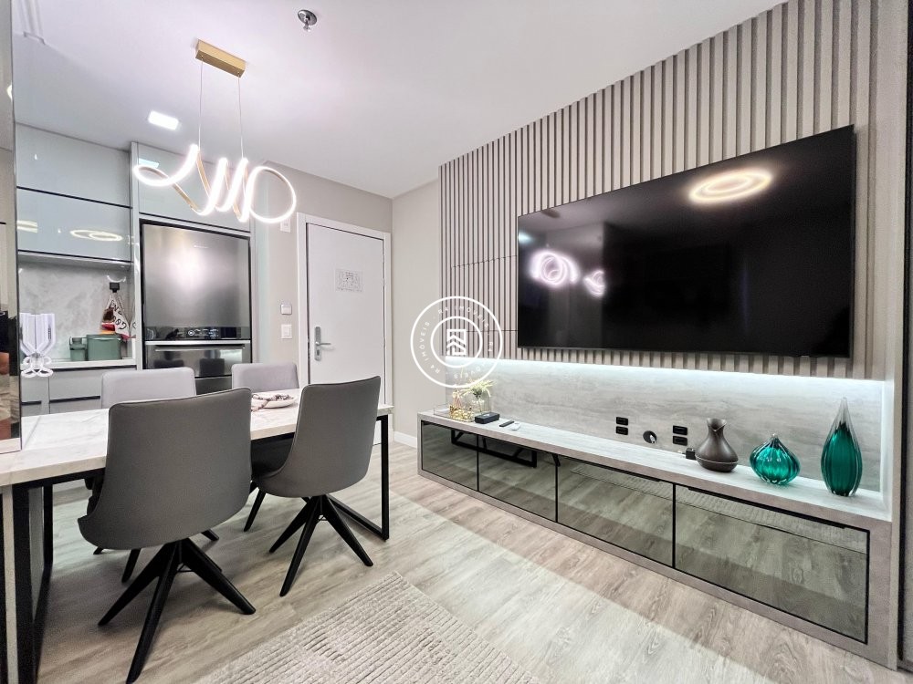 Flat finamente mobiliado na Meia Praia