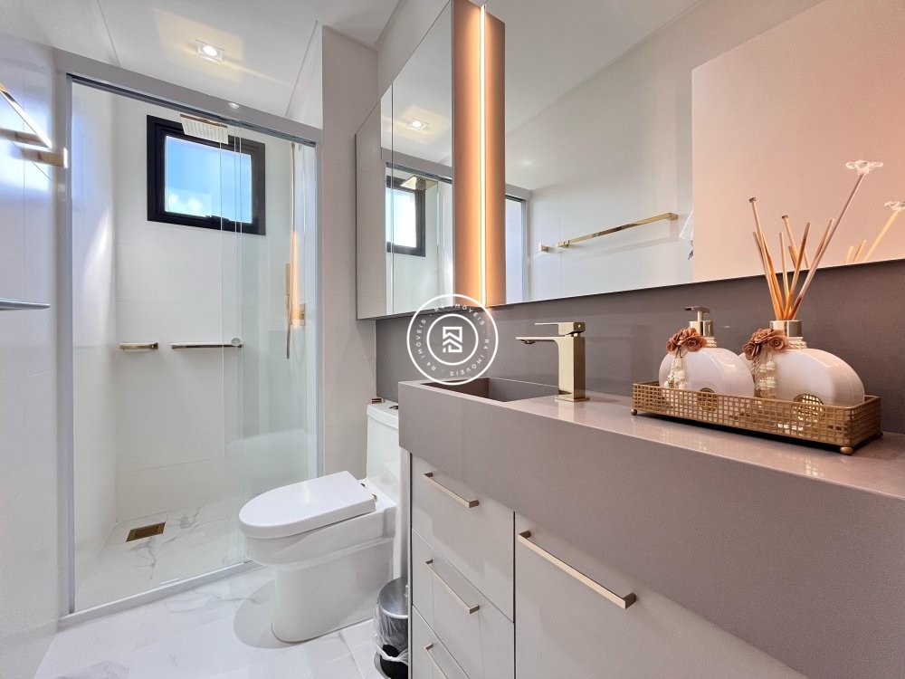 Flat finamente mobiliado na Meia Praia