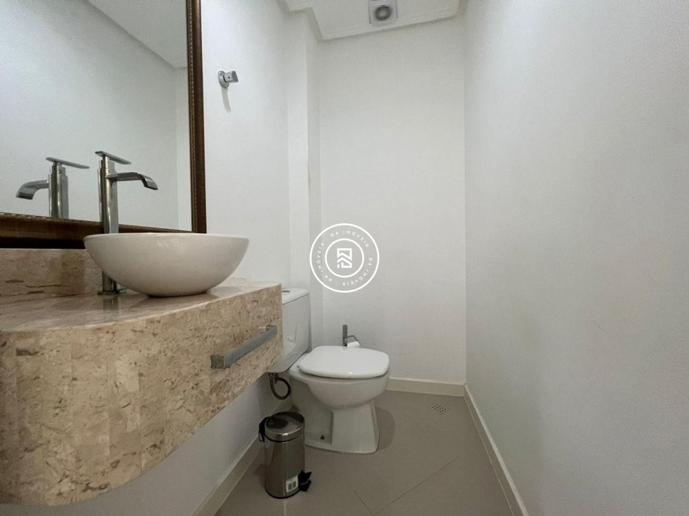 Apto a poucos metros do mar