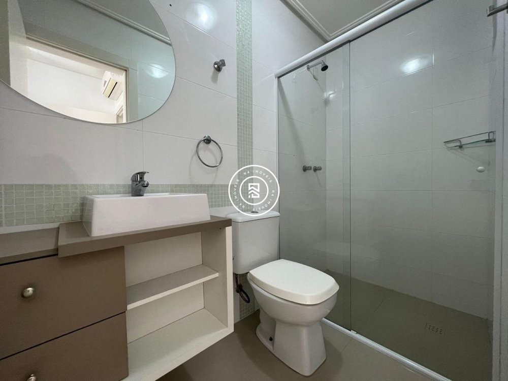 Apto a poucos metros do mar