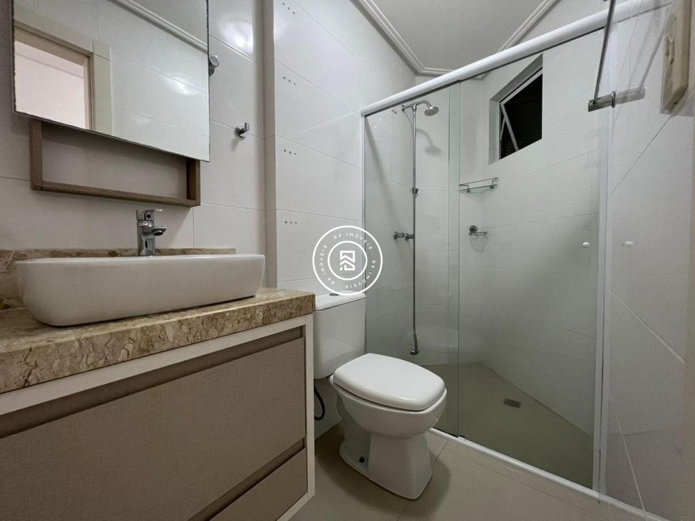 Apto a poucos metros do mar