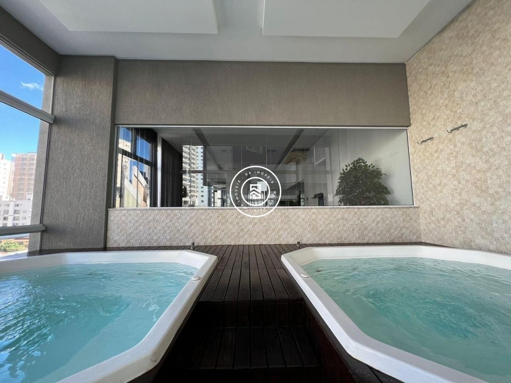 Apto a poucos metros do mar