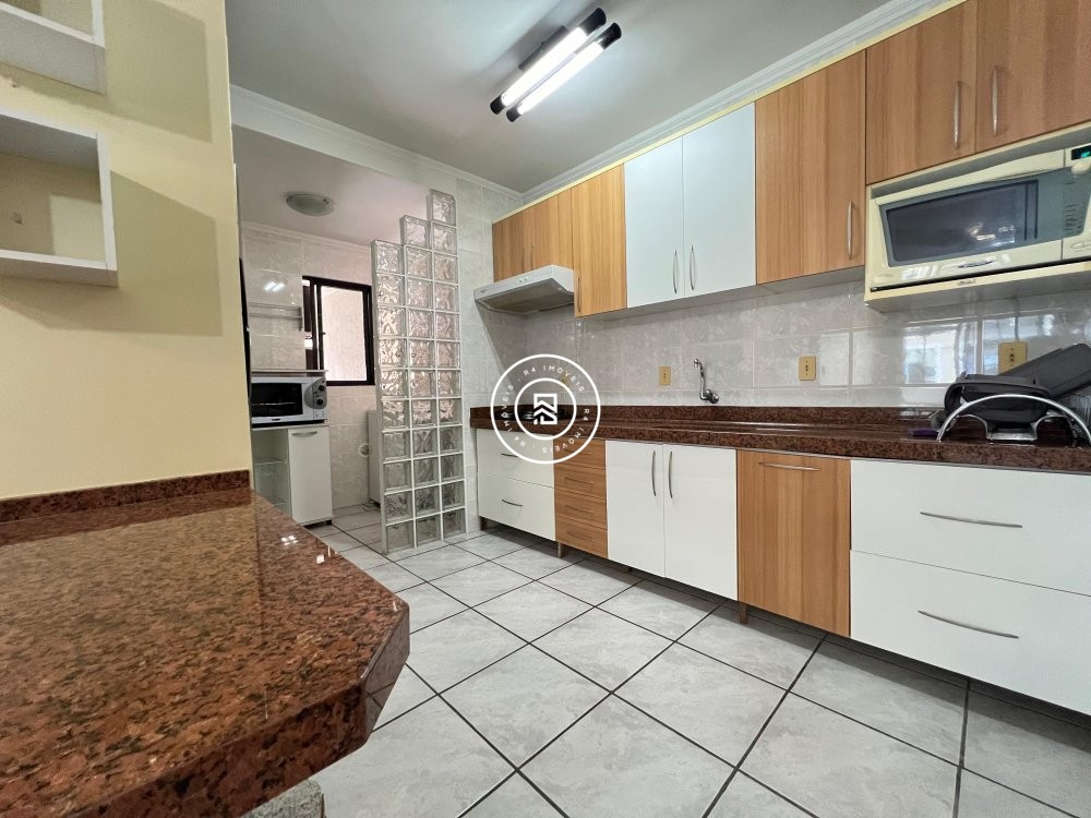 Apto de 130m na quadra mar