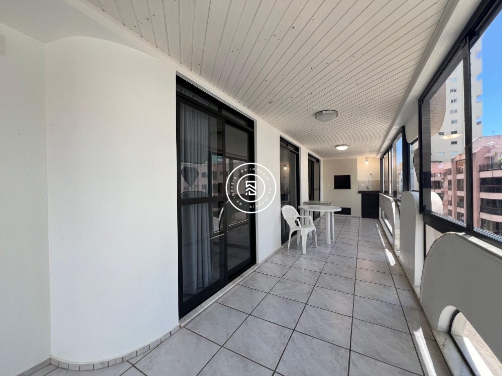 Apto de 130m na quadra mar