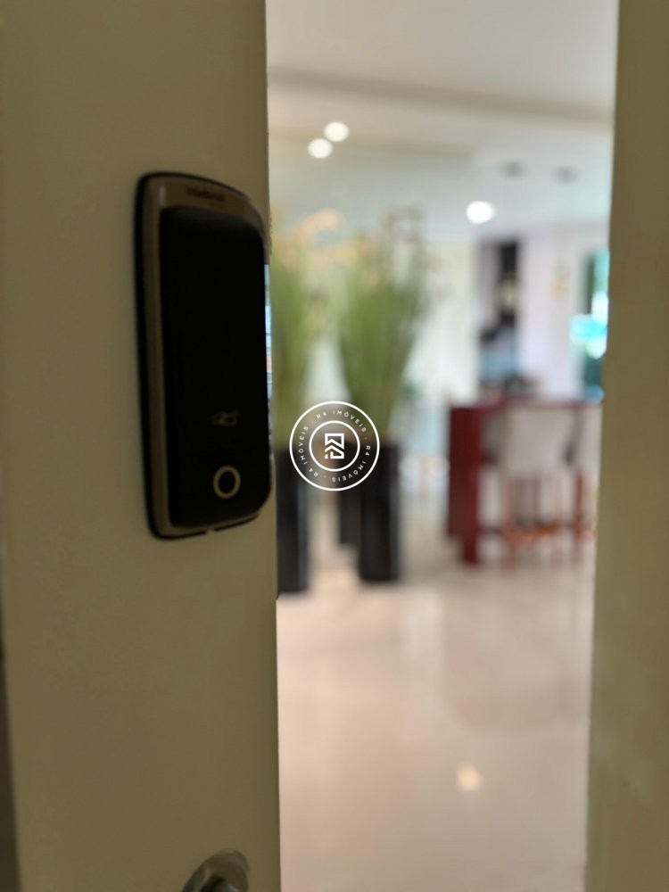 Apartamento mobiliado na quadra-mar