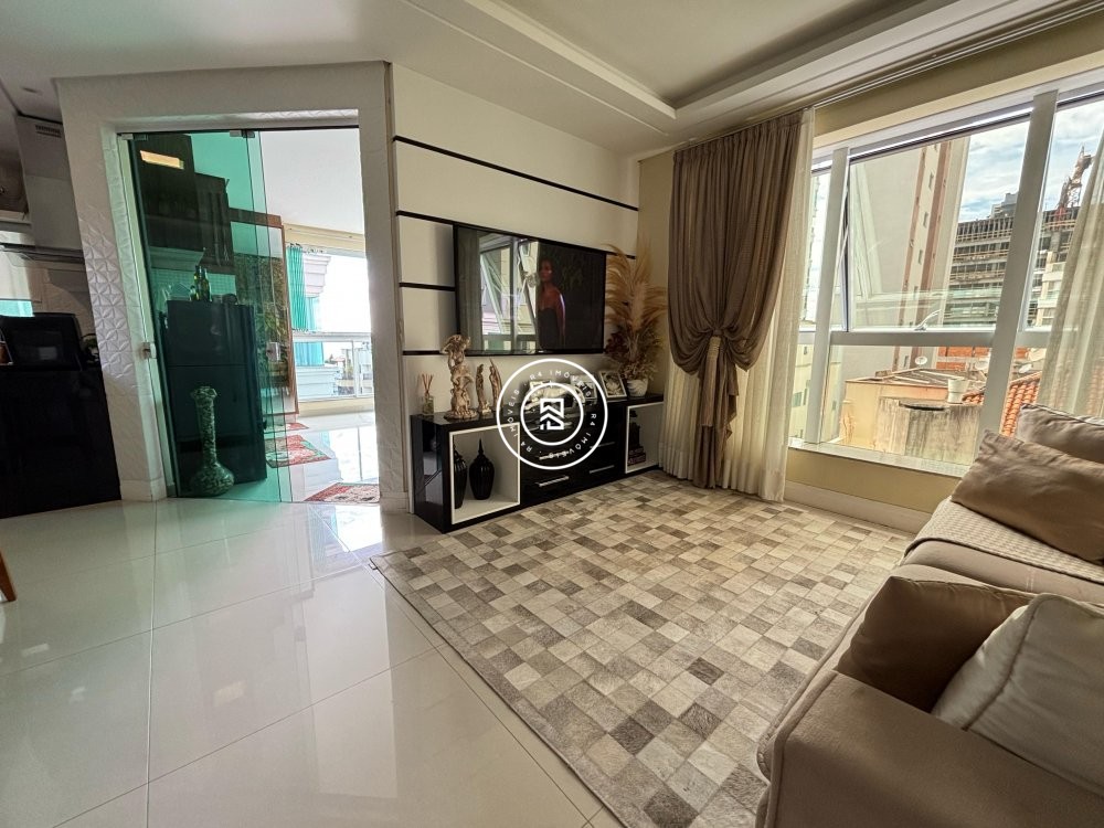 Apartamento mobiliado na quadra-mar