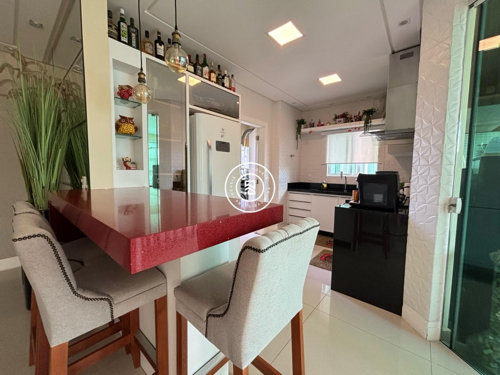 Apartamento mobiliado na quadra-mar