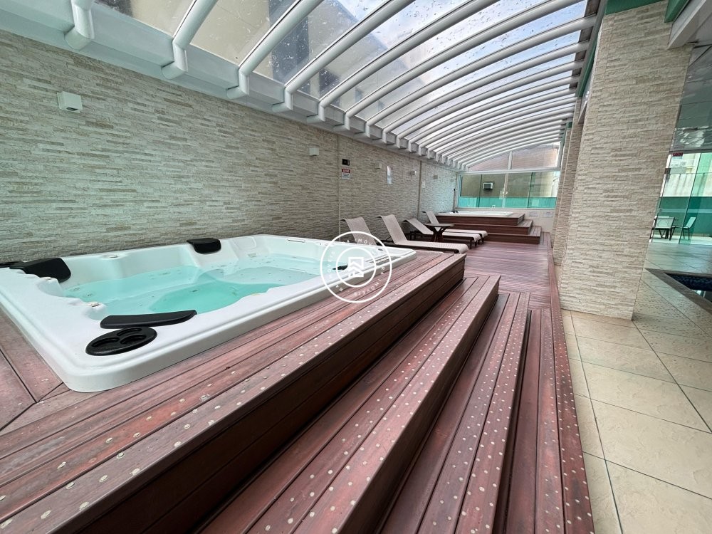 Apartamento mobiliado na quadra-mar