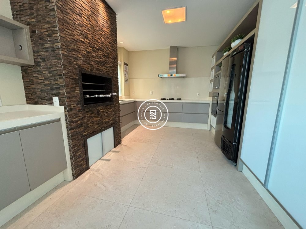 Apartamento mobiliado na quadra-mar