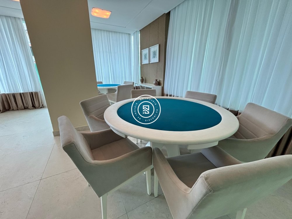 Apartamento mobiliado na quadra-mar