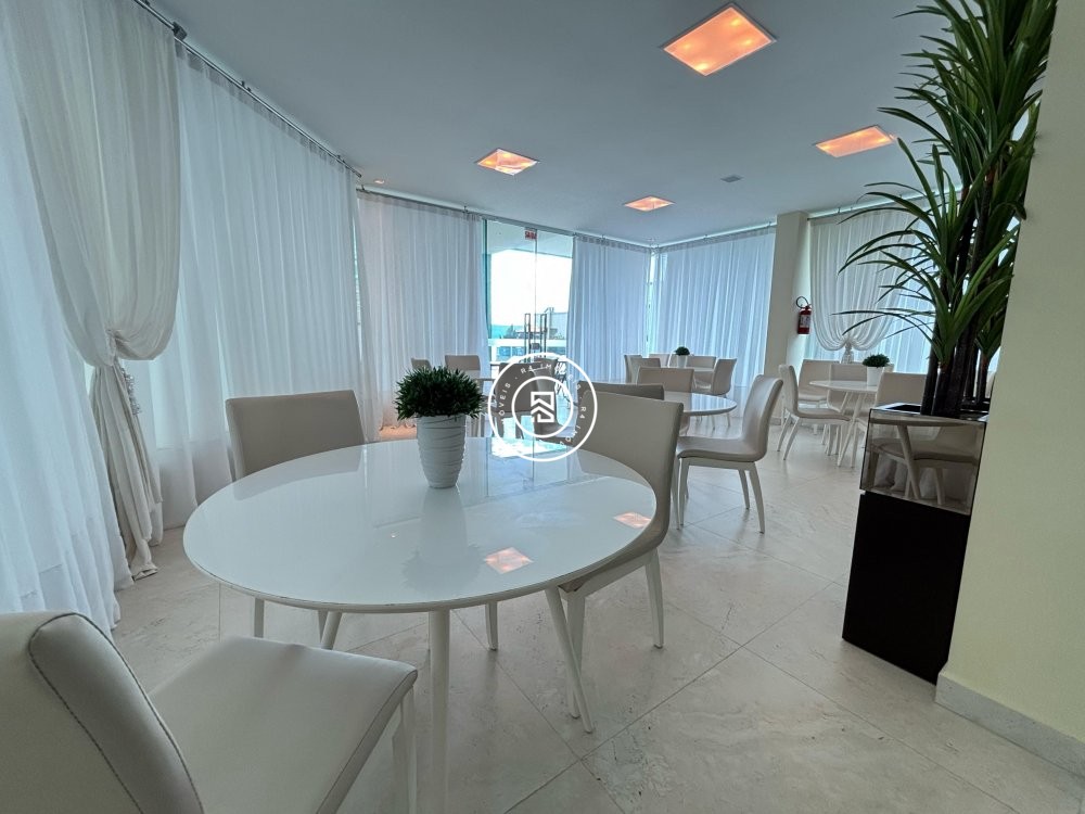 Apartamento mobiliado na quadra-mar